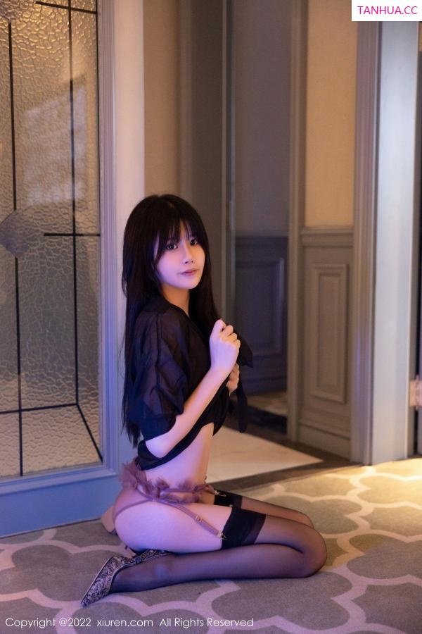 77qiqi  [XiuRen]高清写真图 2022.12.22 No.6030 77qiqi 黑丝美腿第6张图片